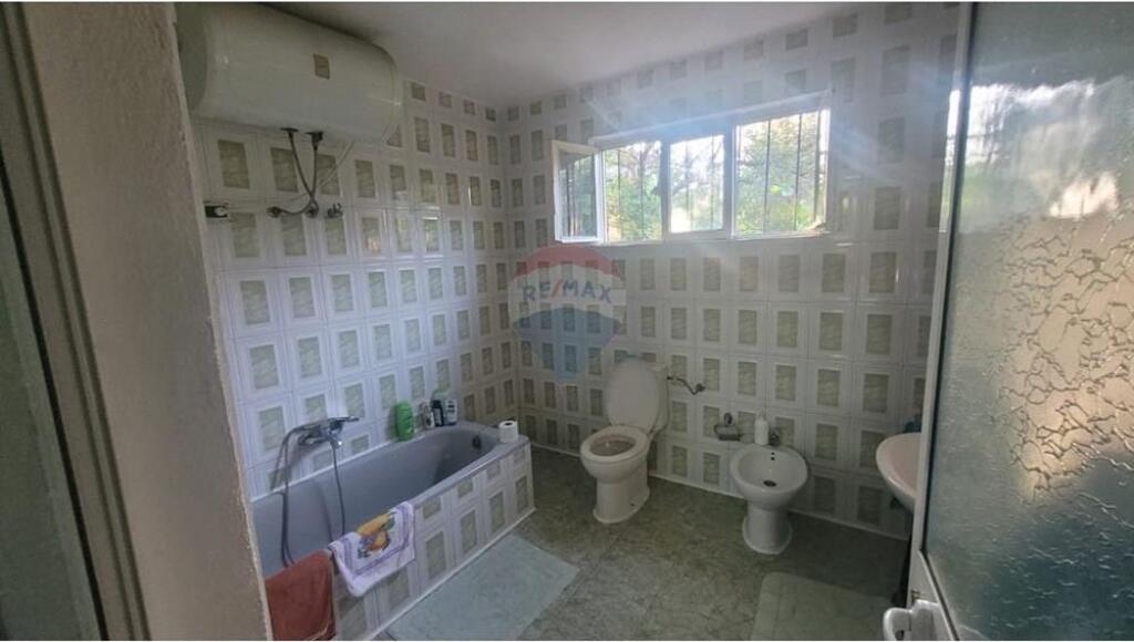 One-story villa + attic for sale in insitut
