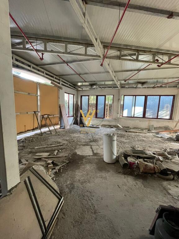 BUSINESS BUILDING 2500 M2 FOR RENT IN SELITE 13,000 EURO