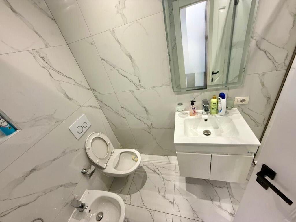 Apartament 1+1 per qira, te Rruga e Kosovareve