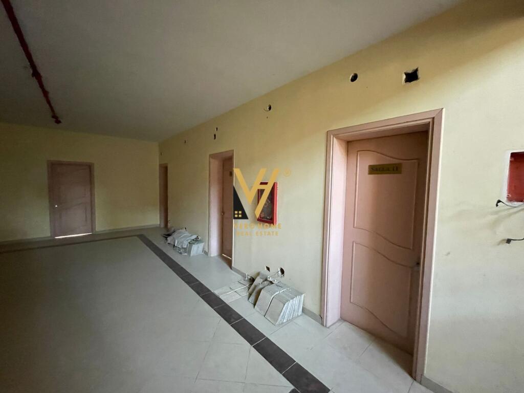 BUSINESS BUILDING 2500 M2 FOR RENT IN SELITE 13,000 EURO