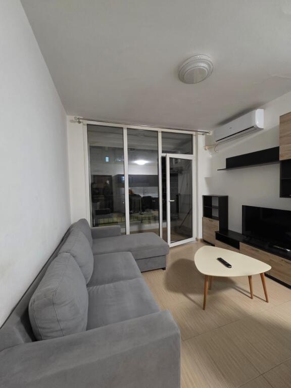 Apartament me qera 1+1