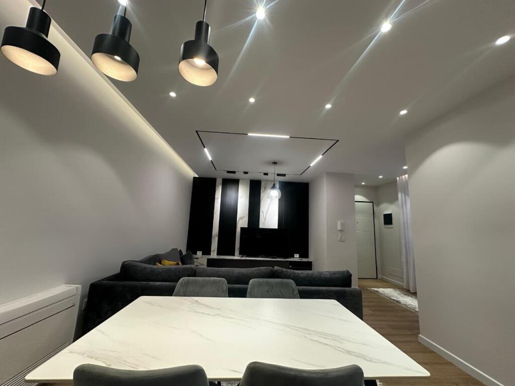 2+1+2+Post parkimi 📍Shkolla e baletit 📌1050€ Neto