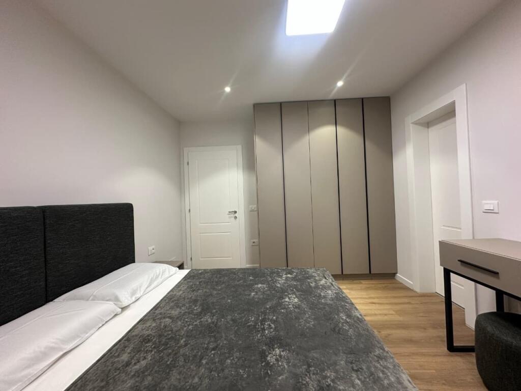 2+1+2+Post parkimi 📍Shkolla e baletit 📌1050€ Neto