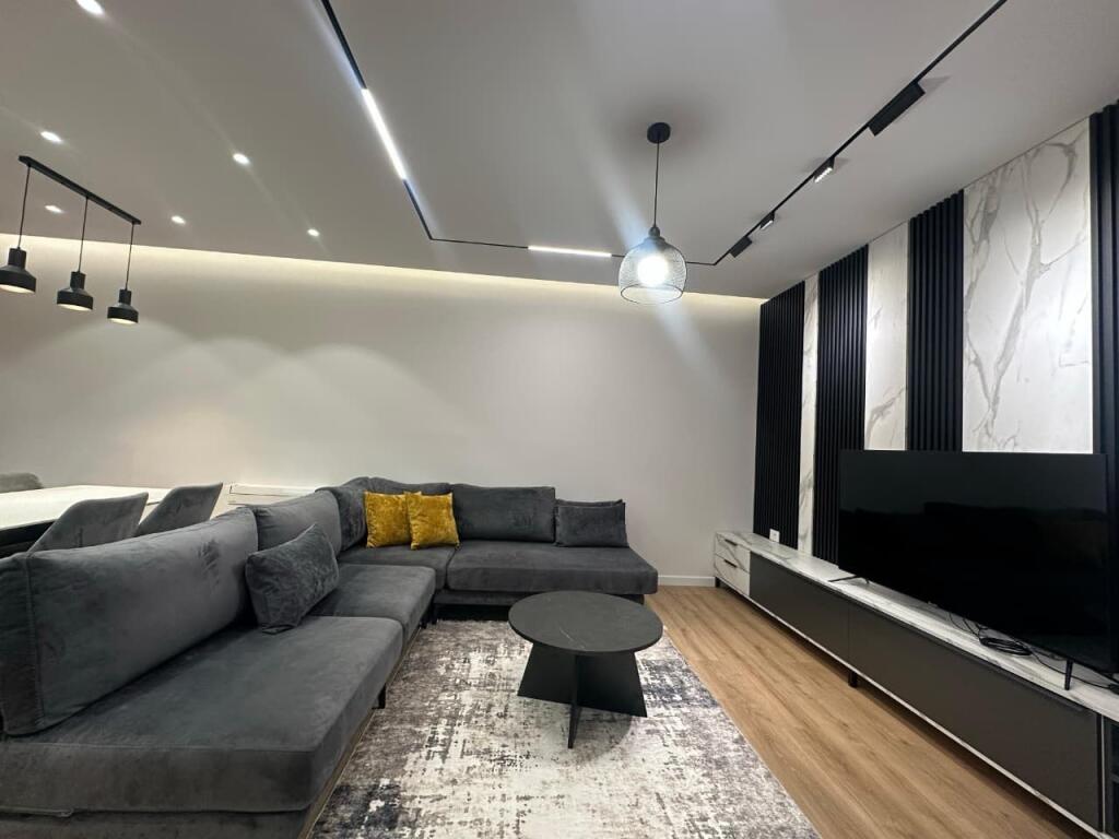 2+1+2+Post parkimi 📍Shkolla e baletit 📌1050€ Neto