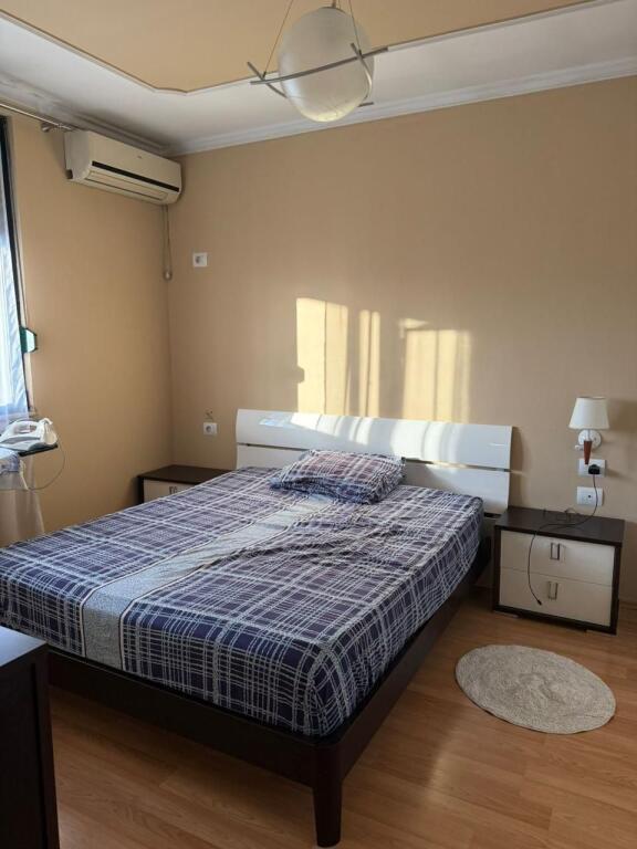 Jepet me qera apartament 1+1 Yzberisht!