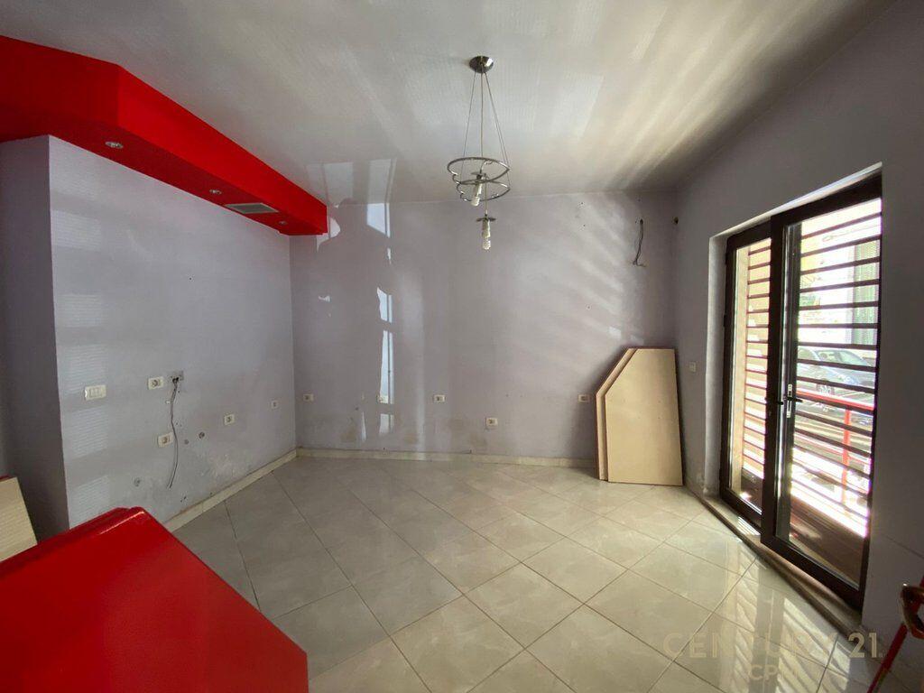 A Kodra E Diellit Affittiamo Locale! 530 € /Mese