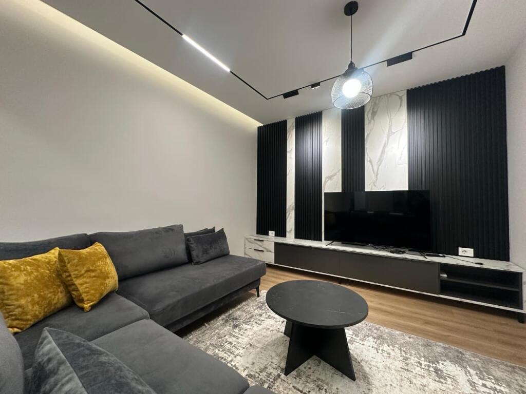 2+1+2+Post parkimi 📍Shkolla e baletit 📌1050€ Neto