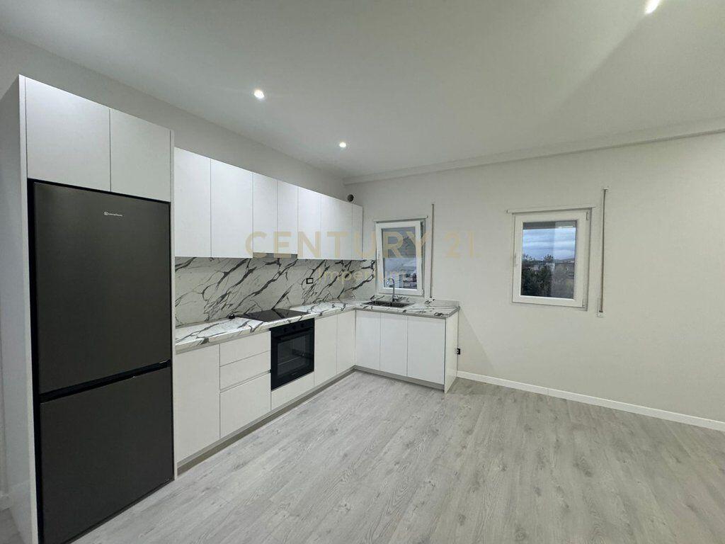 Affittasi appartamento 2+1 con veranda e posto auto – Kodra e Priftit 450 € /mese