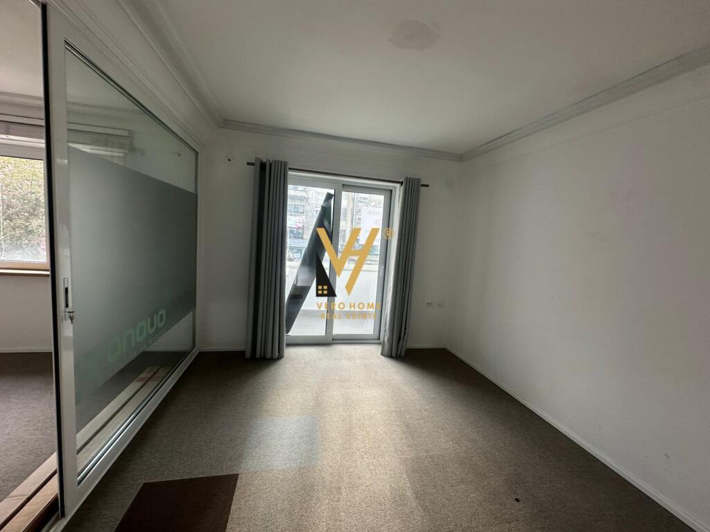 OFFICE 130 M2 FOR RENT ON DURRESIT STREET 150,000 LEKE