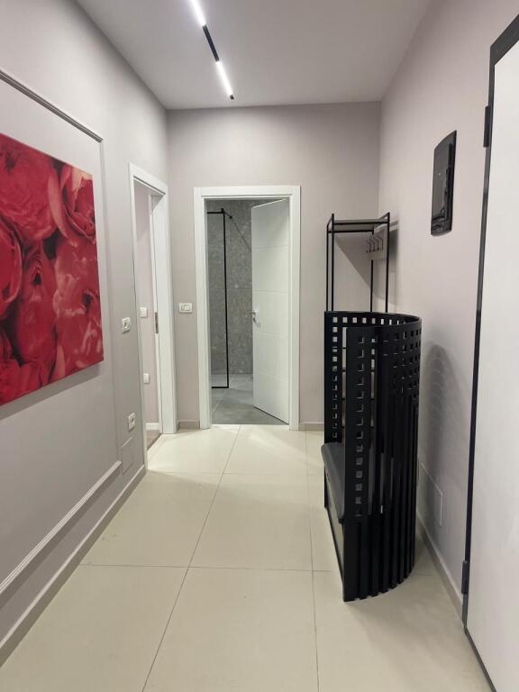Apartament 2+1+2 me parkim per qira te Fusha e Aviacionit