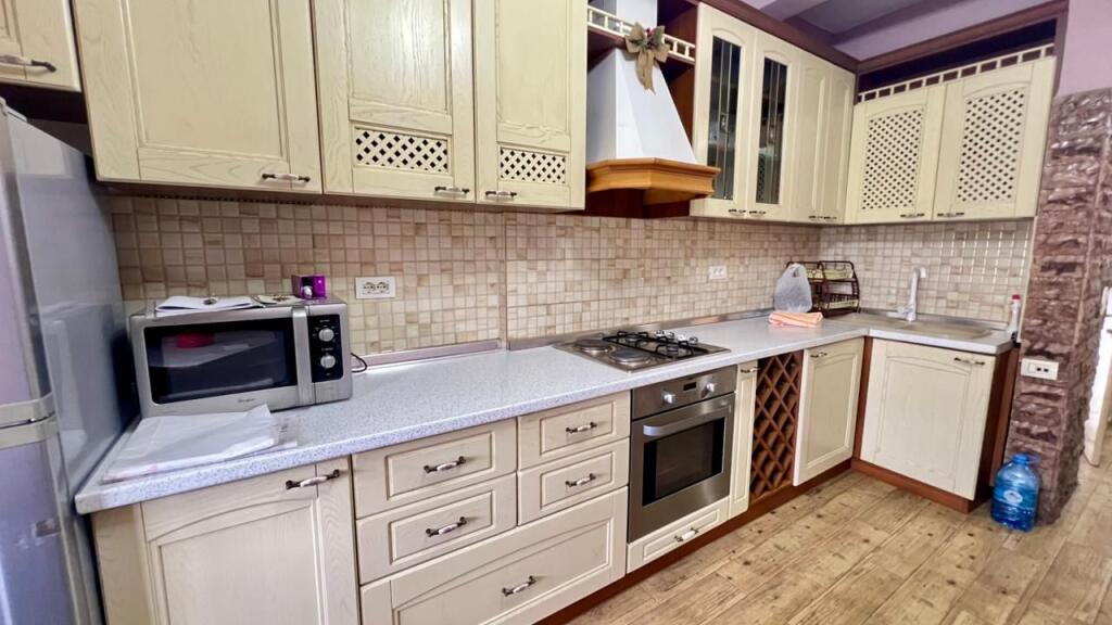 *In Affitto : 2+1+2Balconi📍Zogu i Zi (Al Rondò⚡️) - 600€ - Sup.75m² - Piano 3 || Arredato e Investito di Recente🤯🔥 *