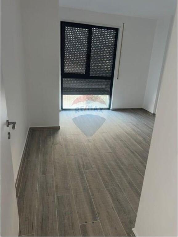 Office - For Rent - Akses Tirana, Tirana