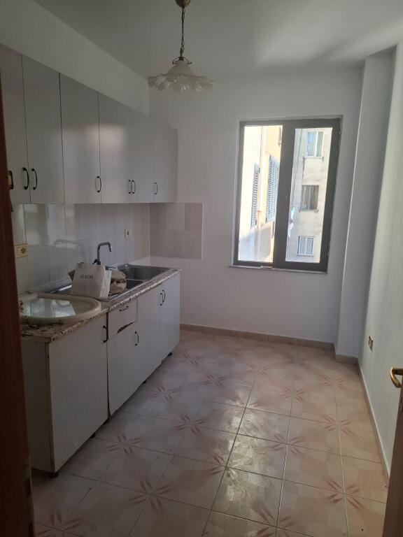 🏡 Appartamento 2+1+2 in Vendita – Palazzo con Frecce