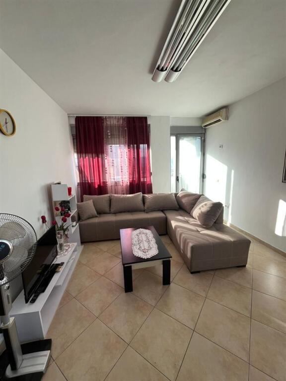 Apartament 2+1 me qera tek Qendra Condor tek Ish Parku