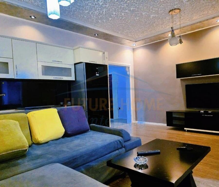 Qera, Apartament 2+1+2+Post Parkimi, Fresku, Tiranë.