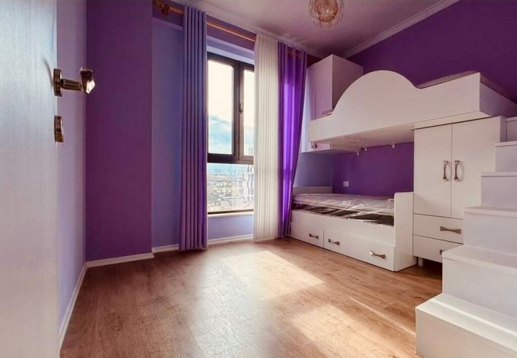 appartamento 2+1+2 bagni+ posto auto a Myslym Shyr!