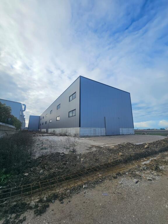 📢 SHOWROOM + INDUSTRIAL WAREHOUSE FOR RENT
