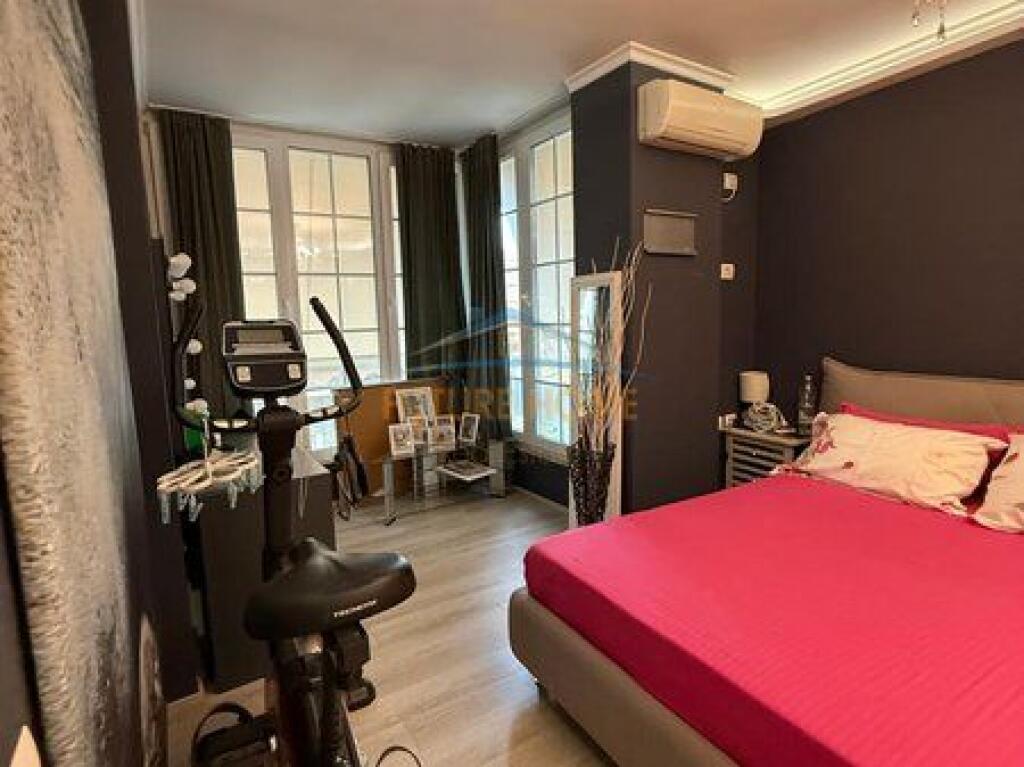 Shitet , Apartament 2+1, Bulevardi Bajram Curri, Tiranë.