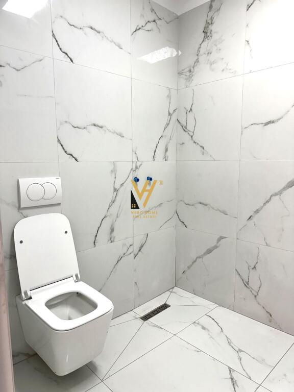 SHOP FOR RENT 80 M2 AT THE PARIS MUNICIPALITY 600 EURO