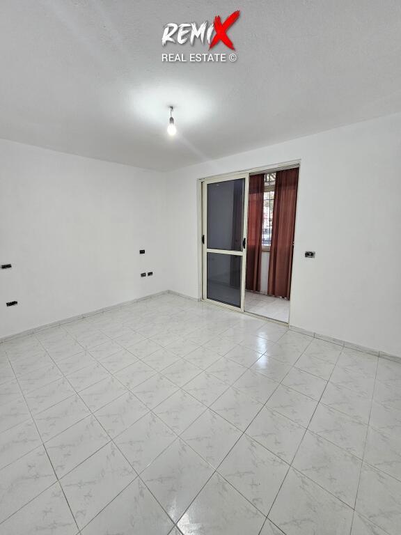 Appartamento 3+1+2 in affitto, vicino alla Scuola “Qemal Mici”, Durrës.