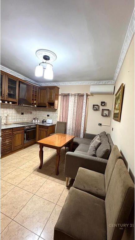 Qira – Apartament 2+1 me Oborr &amp; Post Parkimi, Rruga Fortuzi