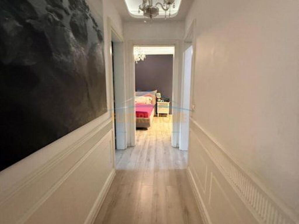 Shitet , Apartament 2+1, Bulevardi Bajram Curri, Tiranë.