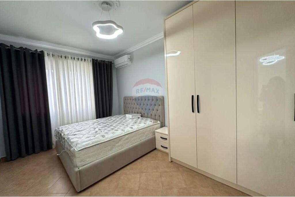 Apartament me qira Rr.Kavajes 800 euro