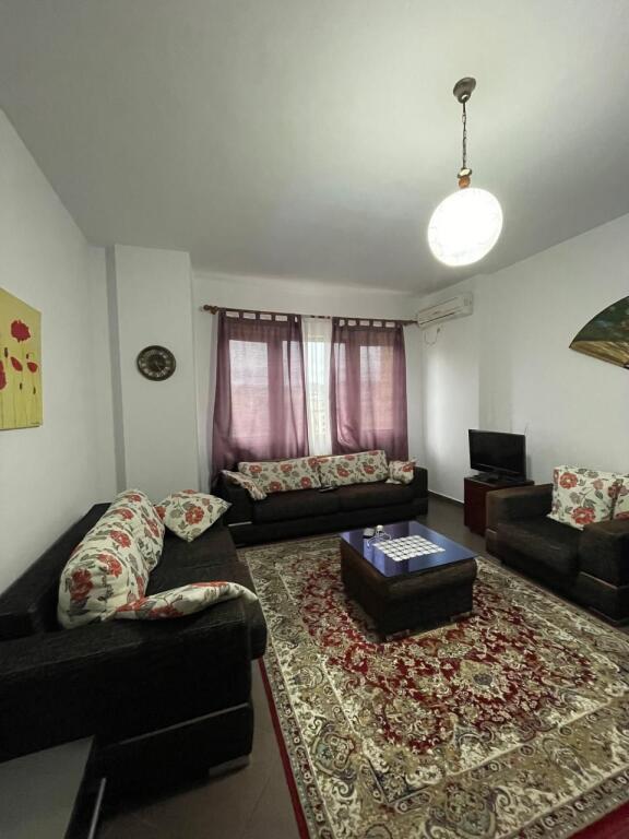 Affittasi appartamento 1+1 in Via Congresso di Tirana, Mine Peza 50.000 lek!