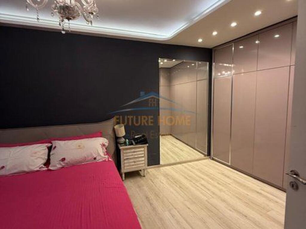Shitet , Apartament 2+1, Bulevardi Bajram Curri, Tiranë.