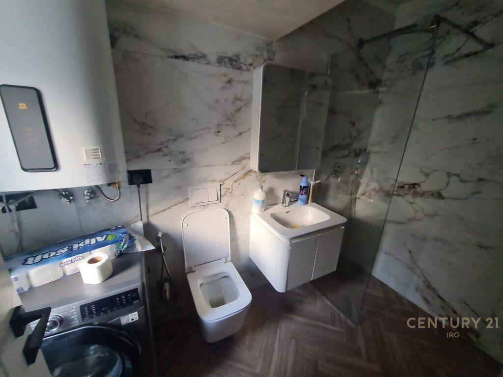 MONOLOCALE A MYSLYM SHYRI! 400 € /Mese Superficie Totale 30m2