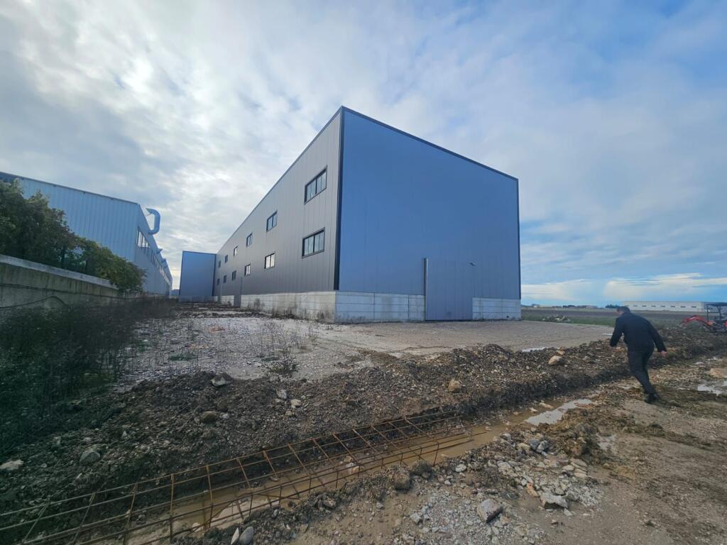 📢 SHOWROOM + INDUSTRIAL WAREHOUSE FOR RENT