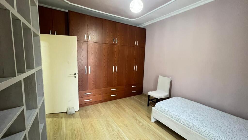 *In Affitto : 2+1+2Balconi📍Zogu i Zi (Al Rondò⚡️) - 600€ - Sup.75m² - Piano 3 || Arredato e Investito di Recente🤯🔥 *