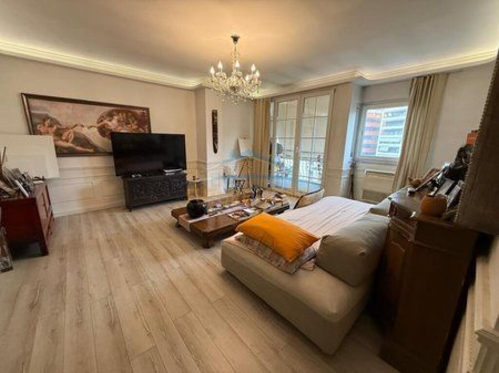Shitet , Apartament 2+1, Bulevardi Bajram Curri, Tiranë.