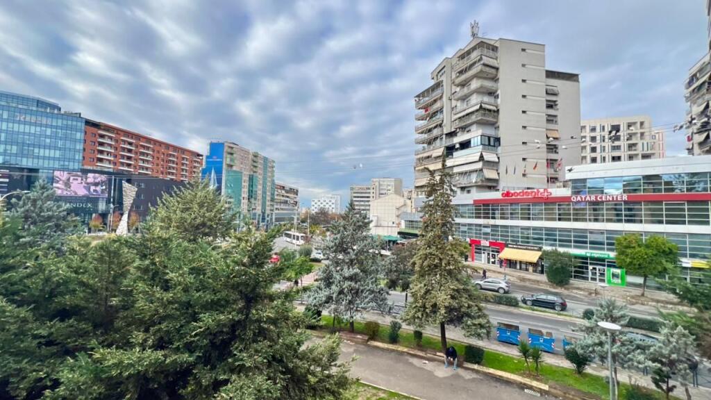*In Affitto : 2+1+2Balconi📍Zogu i Zi (Al Rondò⚡️) - 600€ - Sup.75m² - Piano 3 || Arredato e Investito di Recente🤯🔥 *