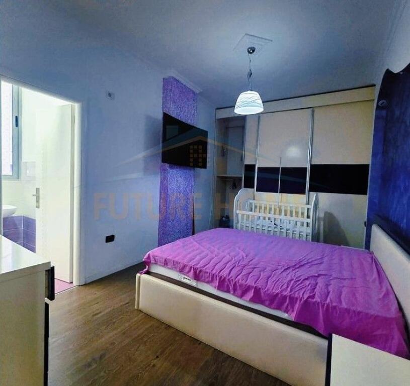 Qera, Apartament 2+1+2+Post Parkimi, Fresku, Tiranë.