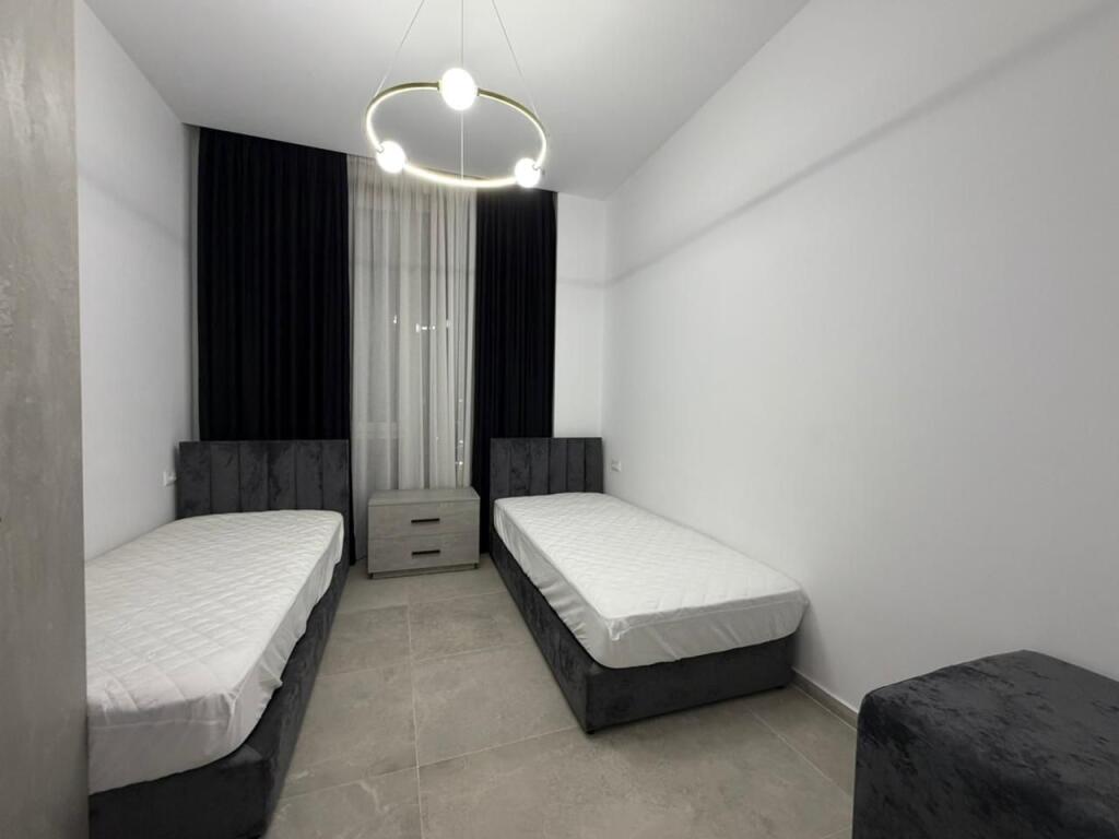 Apartament 2+1 per qira tek Montesori School tek Liqeni i Thate.