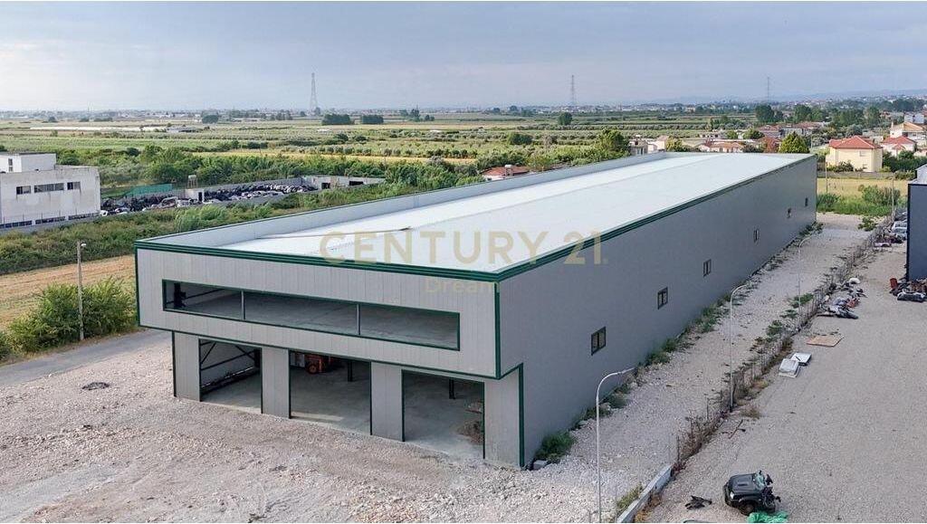 Warehouse for Rent – Shijak, Beside the Main Road