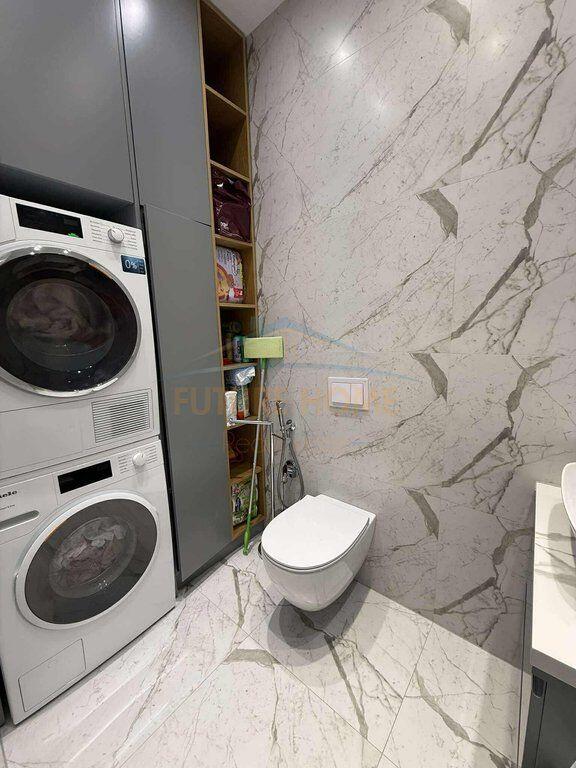 Shitet, Apartament 2+1+2+Post Parkimi, Square 21, Rruga e Kavajes, Tiranë