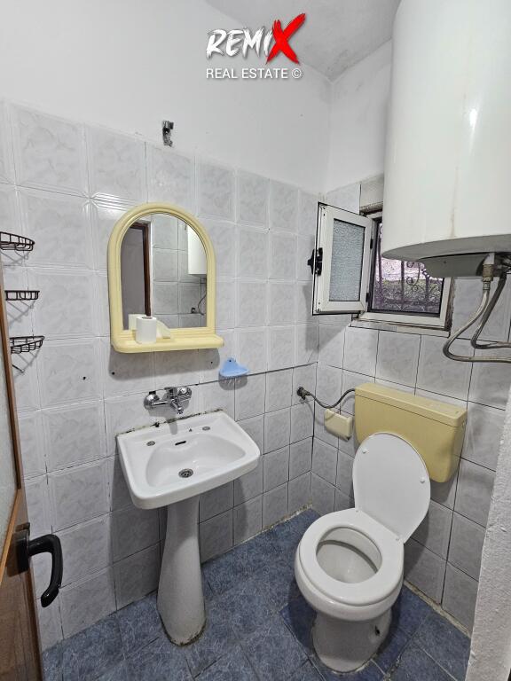 Appartamento 3+1+2 in affitto, vicino alla Scuola “Qemal Mici”, Durrës.