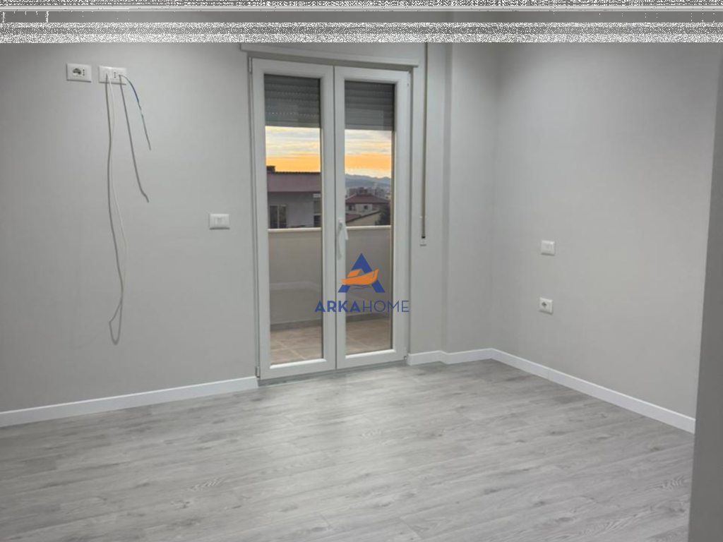 SI AFFITTA EDIFICIO CON 16 APPARTAMENTI "KODRA E PRIFTIT, VICINO ALLA STRADA GJON SIMONI" 6000 EURO/MESI