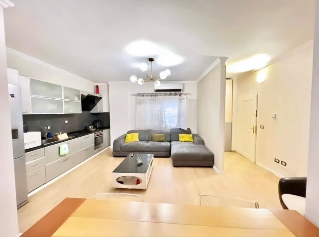 Apartament 2+1 per shitje tek 21 Dhjetori!