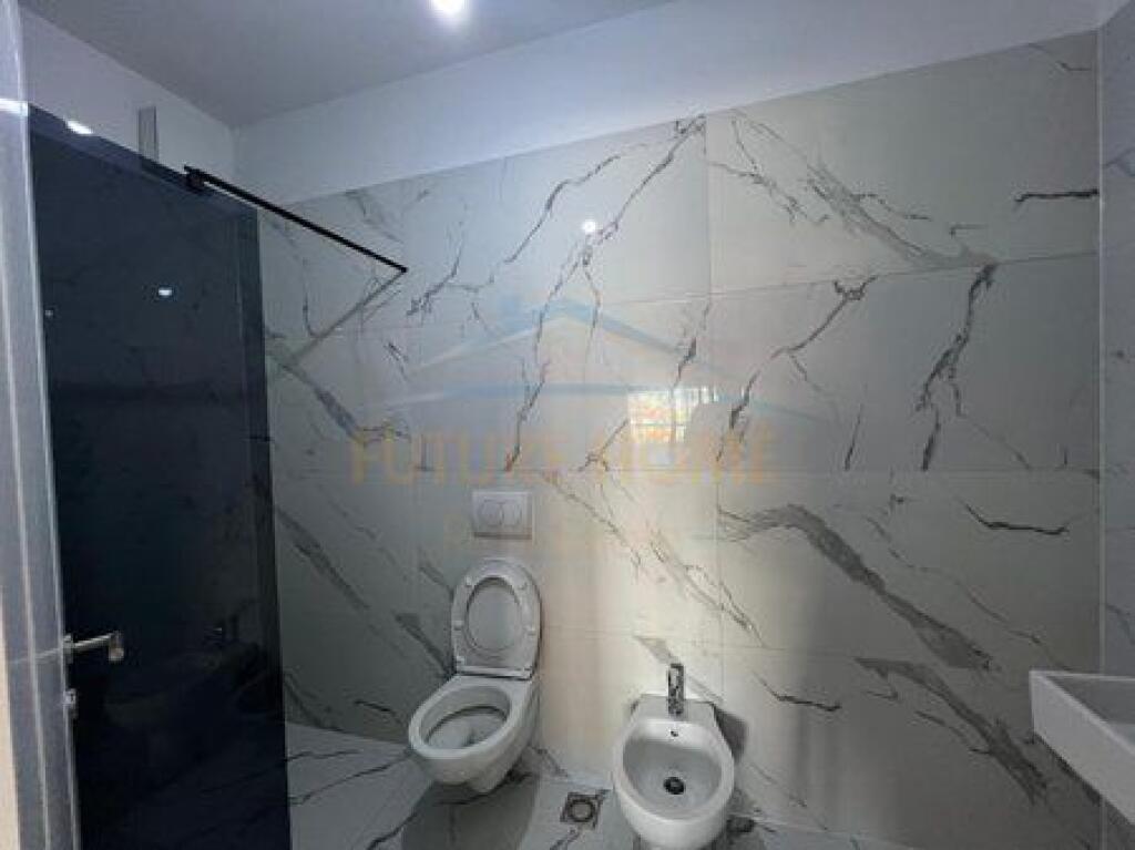 Shitet, Apartament 2+1+2, Bulevardi i Ri, Tiranë