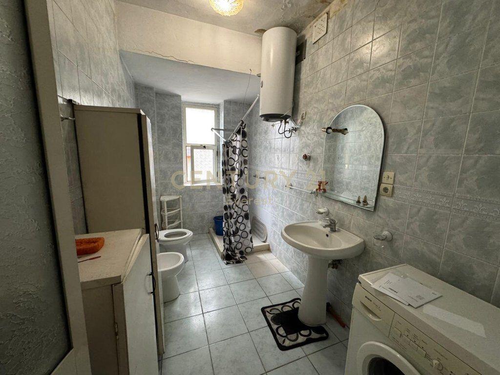 Vendiamo Appartamento 2+1 – Via Barrikadave, Tirana!! 185.000 € Superficie Totale  77m2
