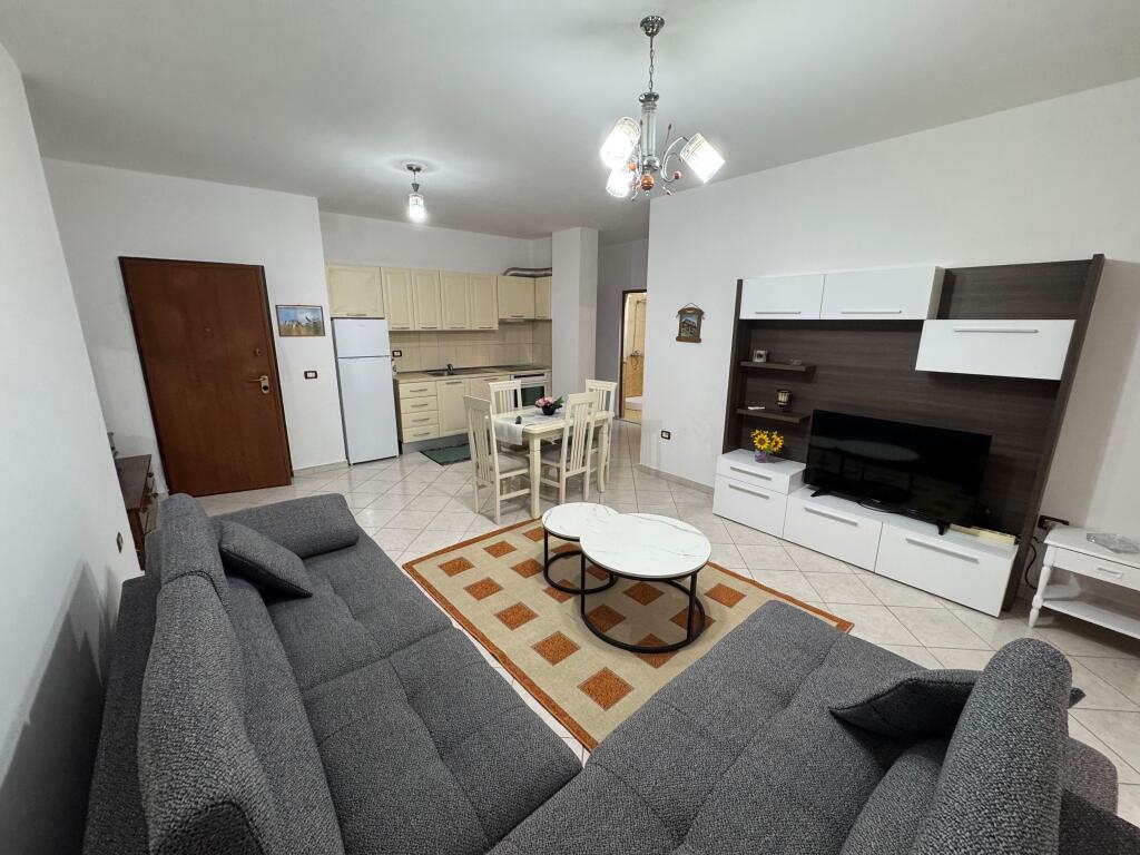 🏡 Jepet me qira apartament 2+1 📍 Astir, tek zona e Bohemit 🏢 Kati i 5-të 💶 Çmimi: 50,000 lekë 🛋️ Totalisht i mobiluar 🚫 Nuk pranohen studentë