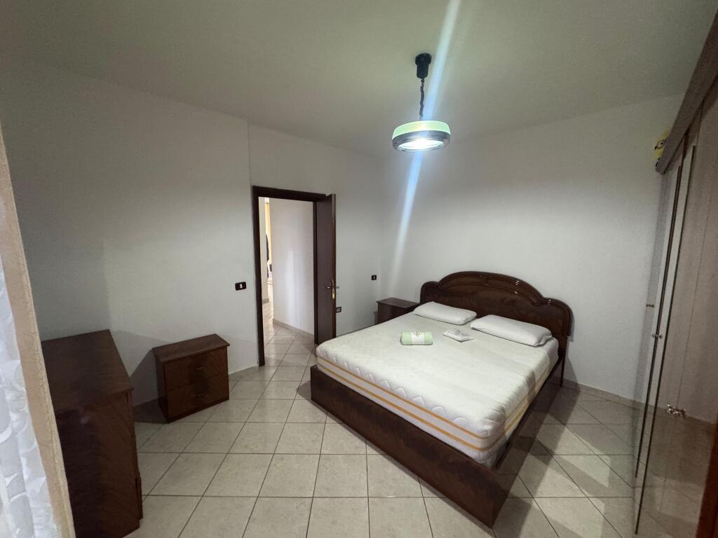 🏡 Jepet me qira apartament 2+1 📍 Astir, tek zona e Bohemit 🏢 Kati i 5-të 💶 Çmimi: 50,000 lekë 🛋️ Totalisht i mobiluar 🚫 Nuk pranohen studentë