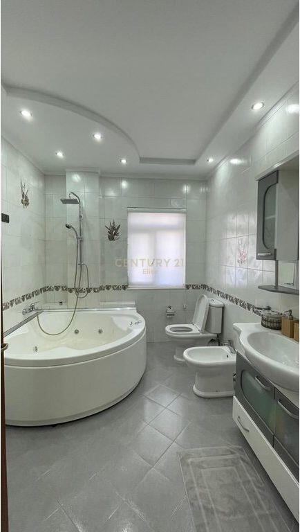 Qira – Apartament 2+1+2, Sheshi Willson