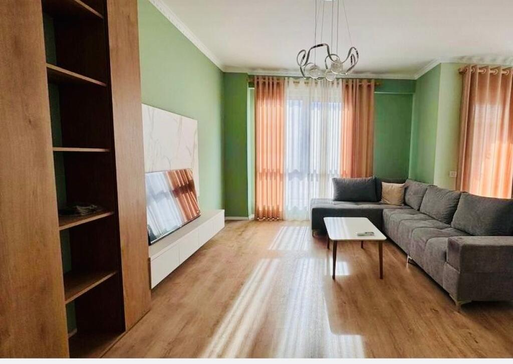 appartamento 2+1+2 bagni+ posto auto a Myslym Shyr!