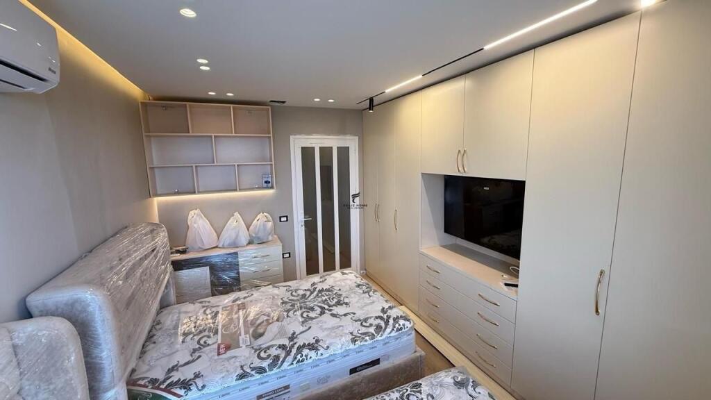 SHITET APARTAMENT 2+1+2 RRUGA E DIBRES 25.000.000 LEKE