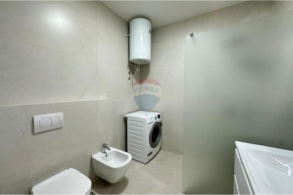 Apartament me qira Rr.Kavajes 800 euro