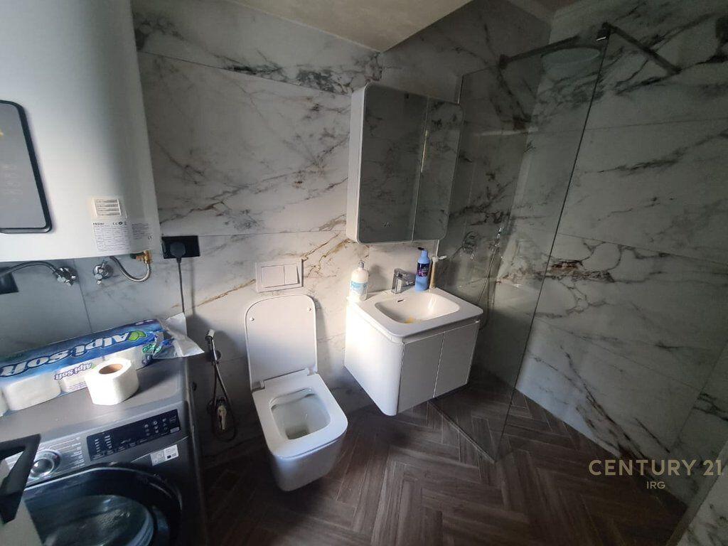 MONOLOCALE A MYSLYM SHYRI! 400 € /Mese Superficie Totale 30m2
